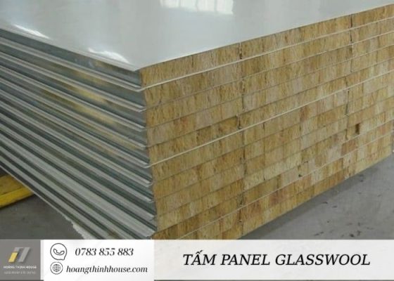 Cần trang bị đầy đủ bảo hộ khi thi công tấm panel glasswool
